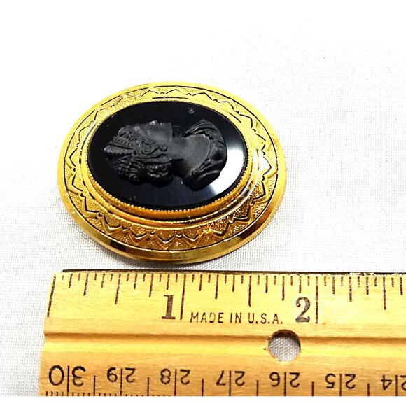 1960s Black Glass Cameo Brooch – Gold Plated Vintage Beauty - Picture 7 of 10